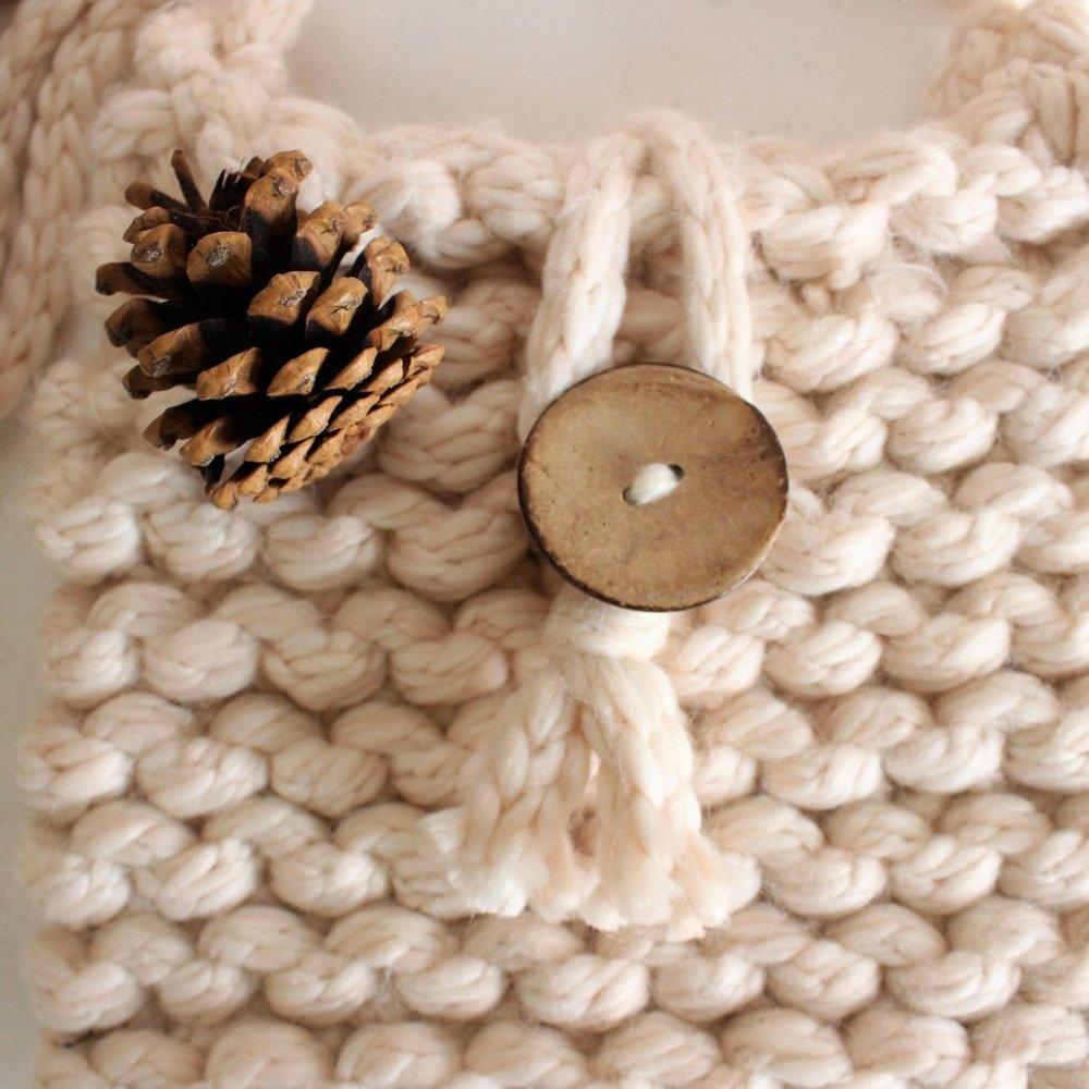 Handknit Tote Bag, Extra Chunky Ivory Yarn Knit, Vintage Wooden Button - Picture 8 of 12